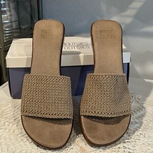 Mootsies Tootsies Women’s Slip-on Sandals Dark Beige Size 11M
